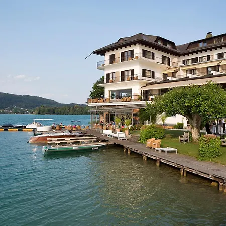 Mit Seesicht Und Hotelservices Maria Wörth