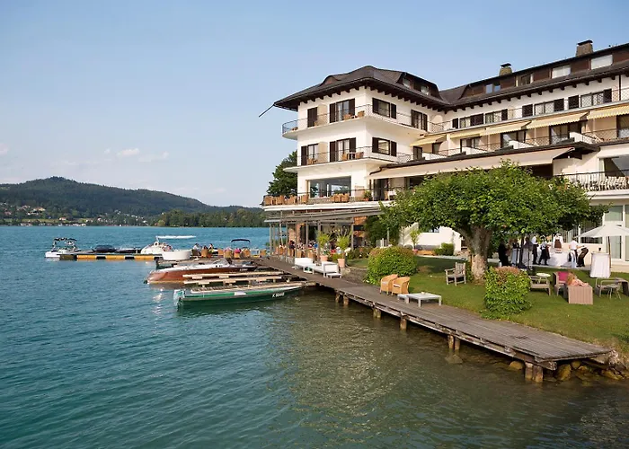 Mit Seesicht Und Hotelservices Maria Wörth